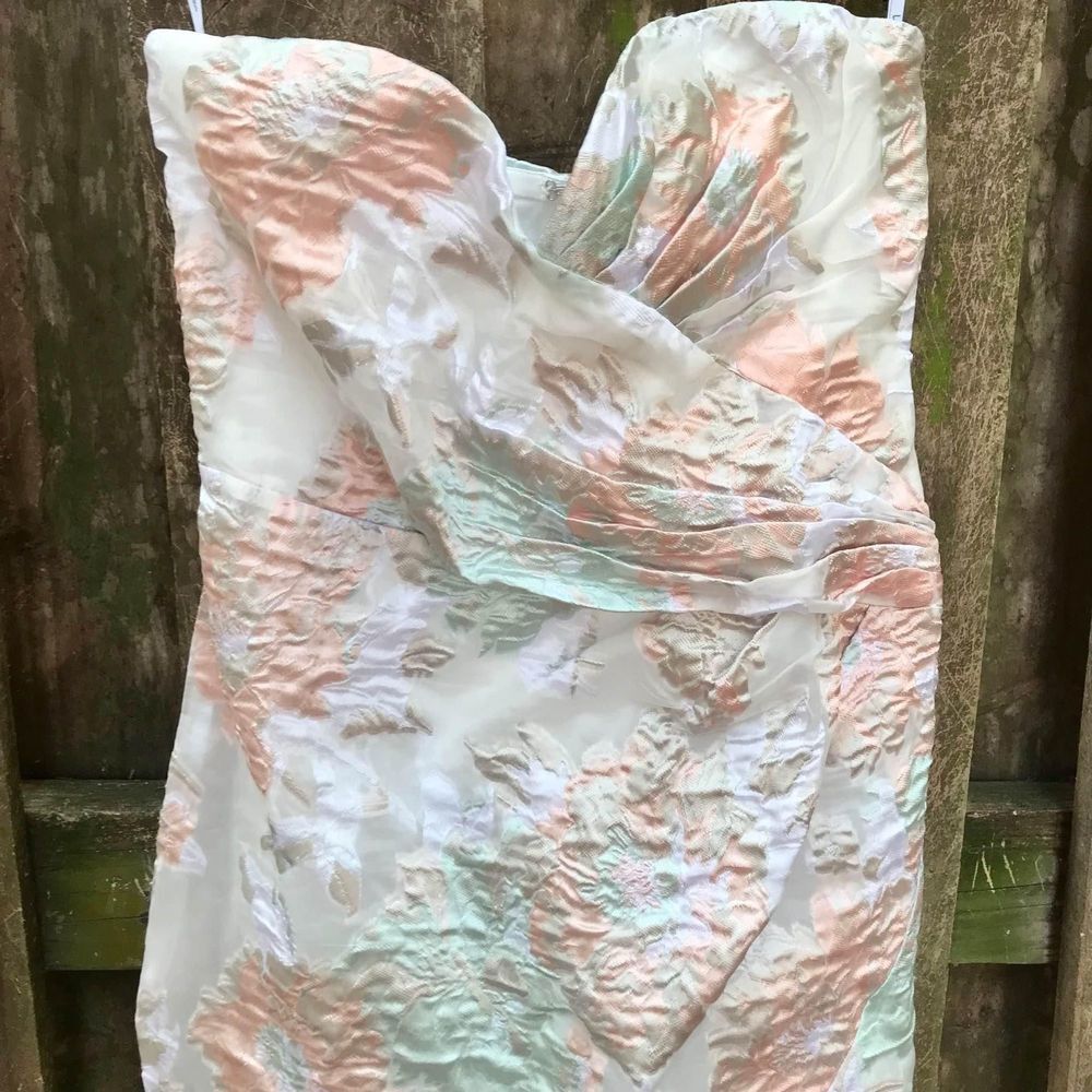 LuLu' s "Keep The Drama" white fitted strapless dress size x-small - Picture 4 of 7
